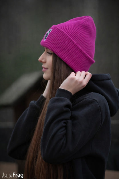 Miękka czapka zimowa z haftem Onesize - SAMIRA - Festival Fuchsia