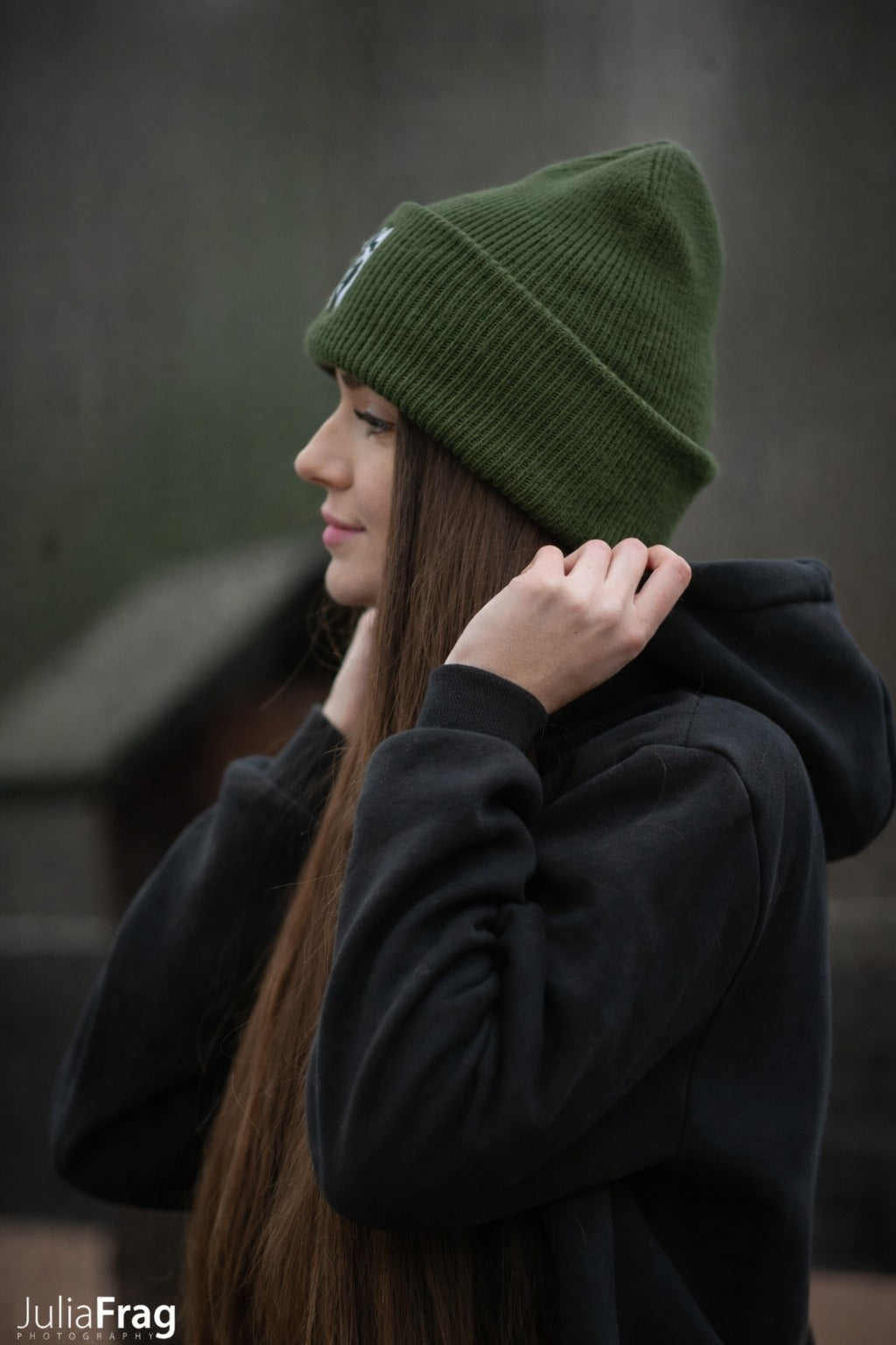 Miękka czapka zimowa z haftem Onesize - SAMIRA - Olive Green