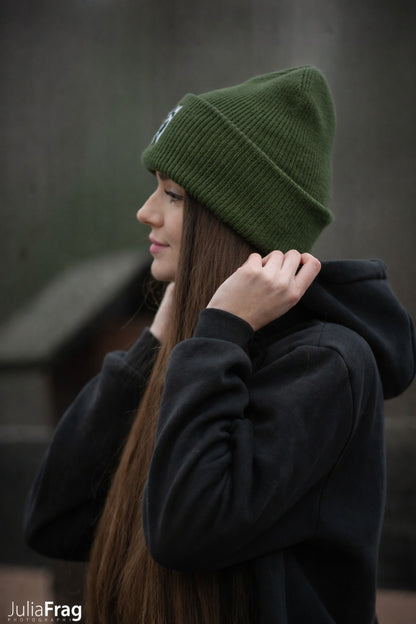 Miękka czapka zimowa z haftem Onesize - SAMIRA - Olive Green