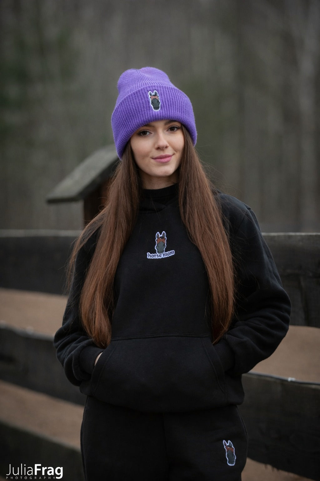 Miękka czapka zimowa z haftem Onesize - SAMIRA - Violet